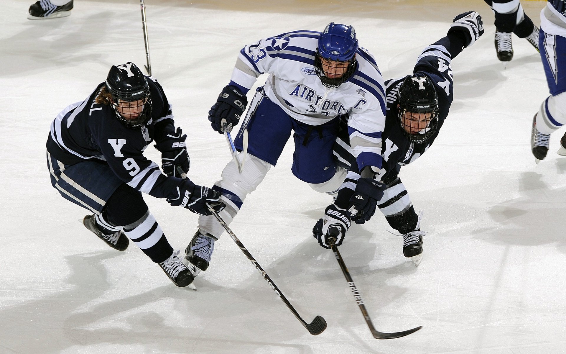 李恩:全黑队中场的“拼搏者”,无论攻防都为全队付出全力